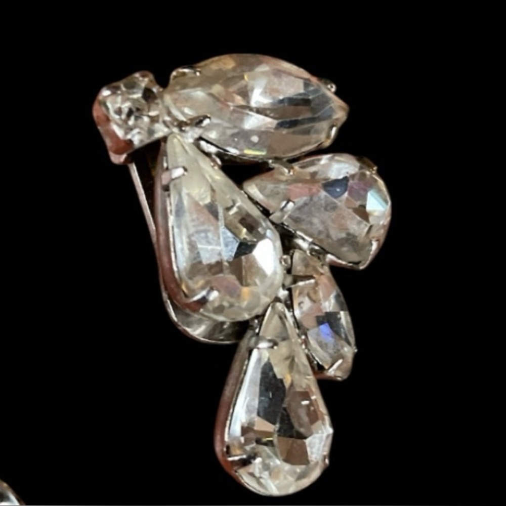 WEISS CRYSTAL EARRINGS PRONG SET AND STUNNING - Picture 4 of 14